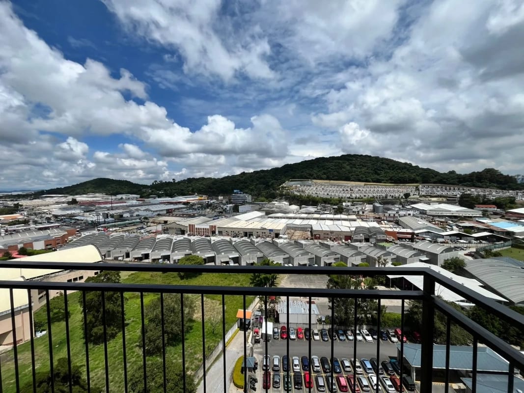 Apartamento en renta para estrenar! En Bulevar El Naranjo — Apartamento en Alquiler en Bosques de San Nicolás, Zona 4 Mixco, Guatemala, Ciudad — foto 1 de 10