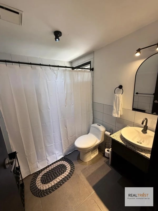 Rento apartamento tipo loft de una habitación en zona 10 - 2