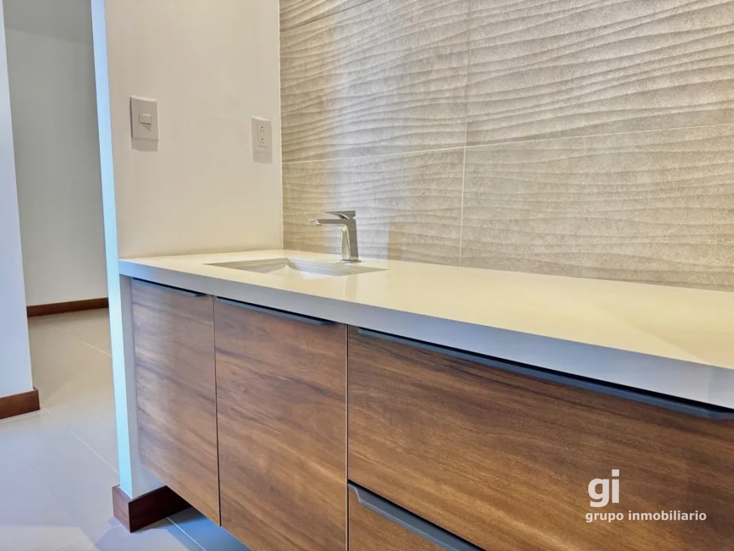 Apartamento de 3 dormitorios + cuarto de servicio en venta en zona 13 — Apartamento en Venta en Zona 13, Guatemala, Ciudad — foto 11 de 12