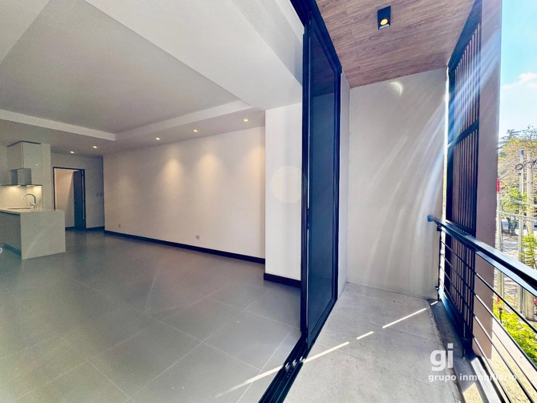 Apartamento de 2 dormitorios + jardín en venta en zona 13 - 10