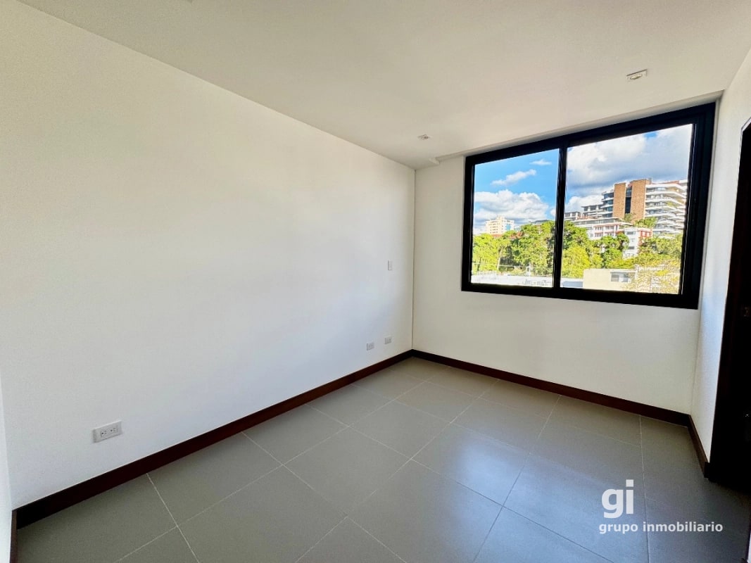 Apartamento de 2 dormitorios en venta en zona 13 - 1