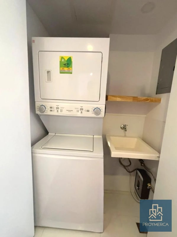 Apartamento con excelente ubicación en venta, Edifico Céntrico, Zona 5 - 3