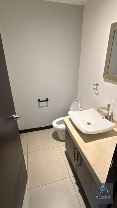 Lindo apartamento en edificio Attica, Zona 14 - 14