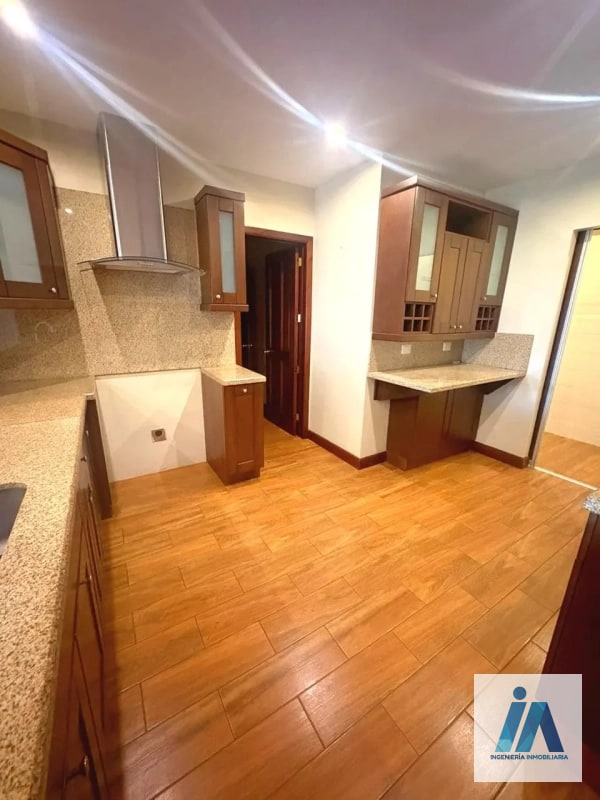 APARTAMENTO EN ALQUILER - 📍Edificio Milenia, zona 10 Viva en un entorno rodeado de áreas verdes con una ubicación privilegiada. - 1