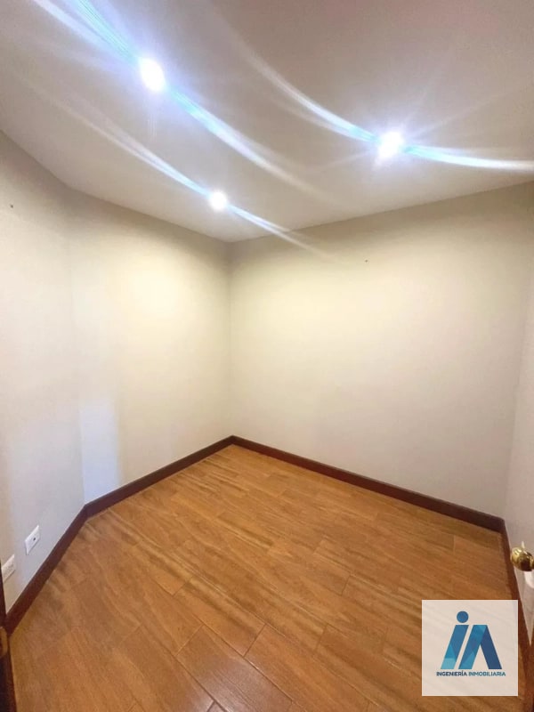 APARTAMENTO EN ALQUILER - 📍Edificio Milenia, zona 10 Viva en un entorno rodeado de áreas verdes con una ubicación privilegiada. - 3