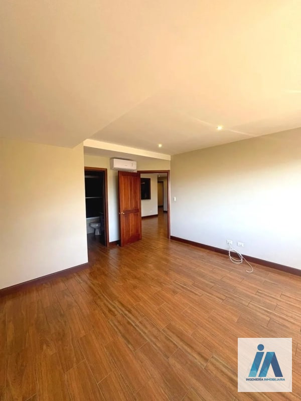 APARTAMENTO EN ALQUILER - 📍Edificio Milenia, zona 10 Viva en un entorno rodeado de áreas verdes con una ubicación privilegiada. - 2