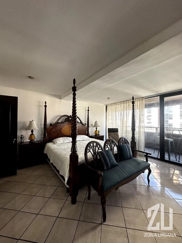 Apartamento amplio con balcón perimetral en Pacífica Plaza, Zona 14 - 1