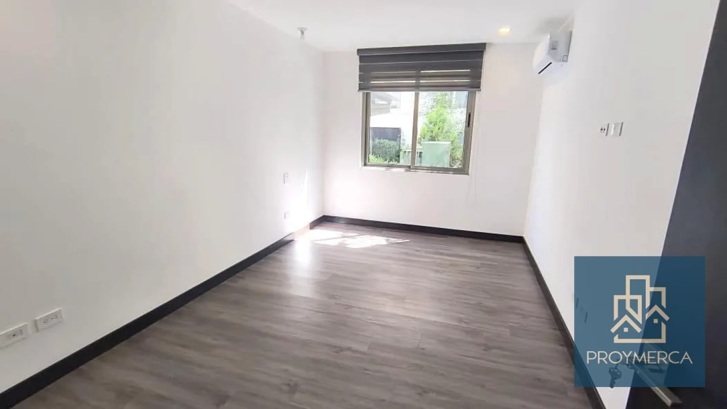 Apartamento con jardín en venta, Edificio Iridia, Zona 13 - 7