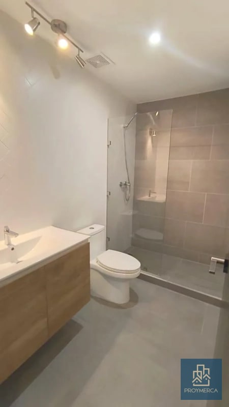 Apartamento con jardín en venta, Edificio Iridia, Zona 13 - 2