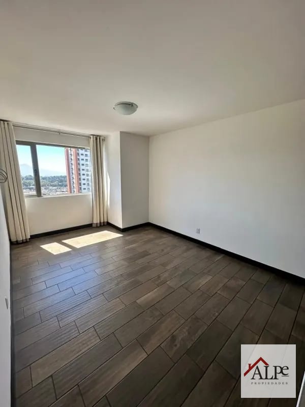 PENTHOUSE CON TERRAZA ZONA 10 — Apartamento en Alquiler en Verona, Zona 10, Guatemala, Ciudad — foto 8 de 15