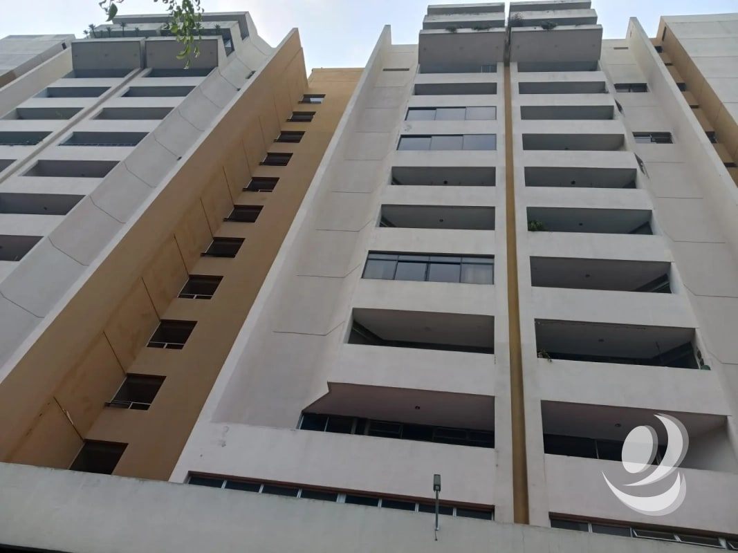 APARTAMENTO AMUEBLADO EN RENTA EDIFICIO AVENIDA ZONA 10 - 4