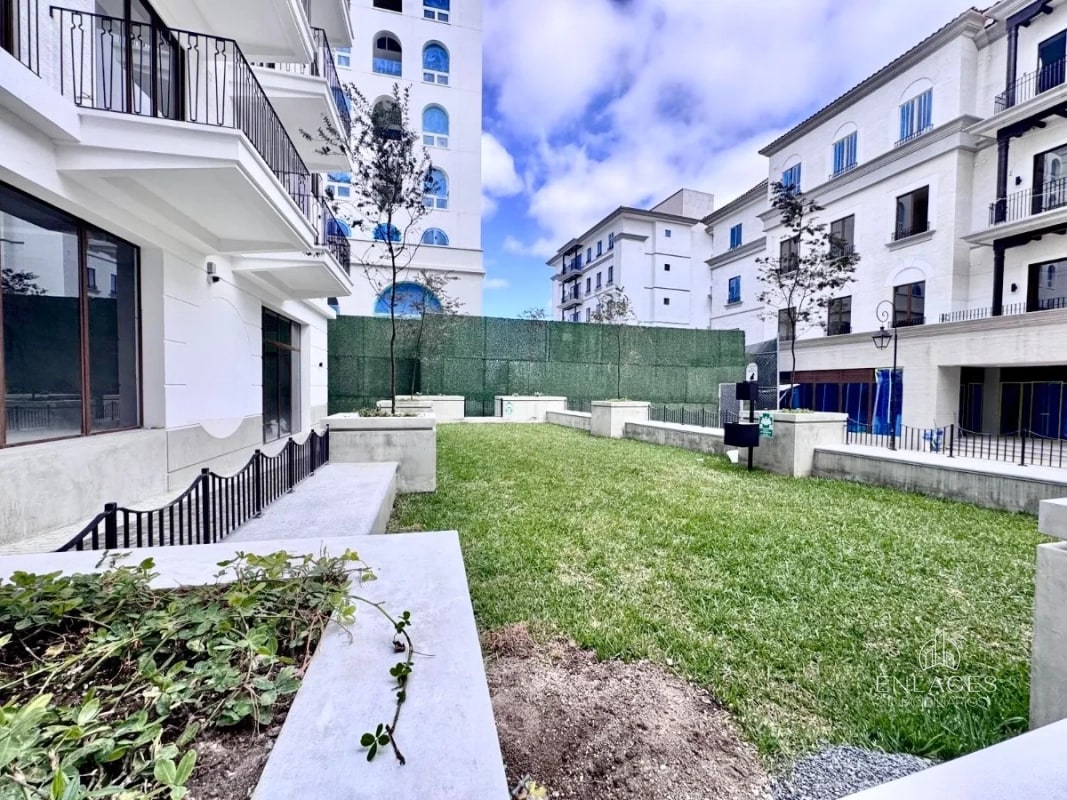 Zona 16 • Apartamento en Renta • Antares de Cayalá • Estudio - 12