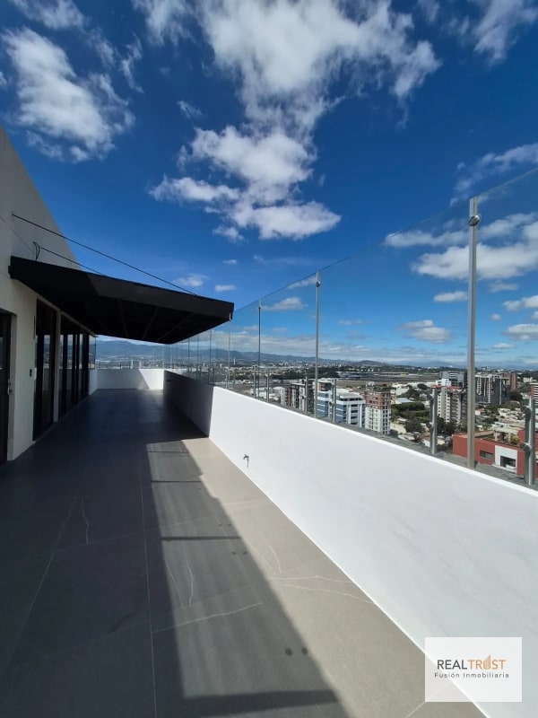 EN VENTA ESPECTACULAR PENTHOUSE - 2