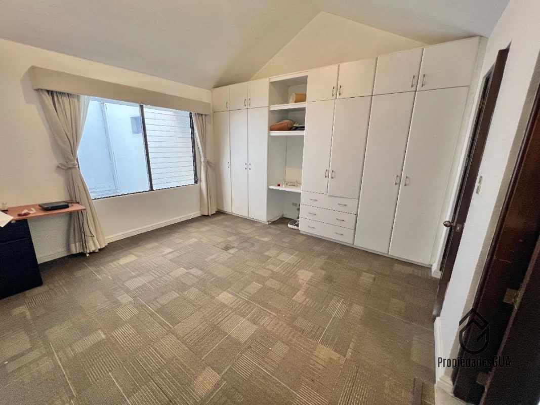 Apartamento amplio con balcones - 1