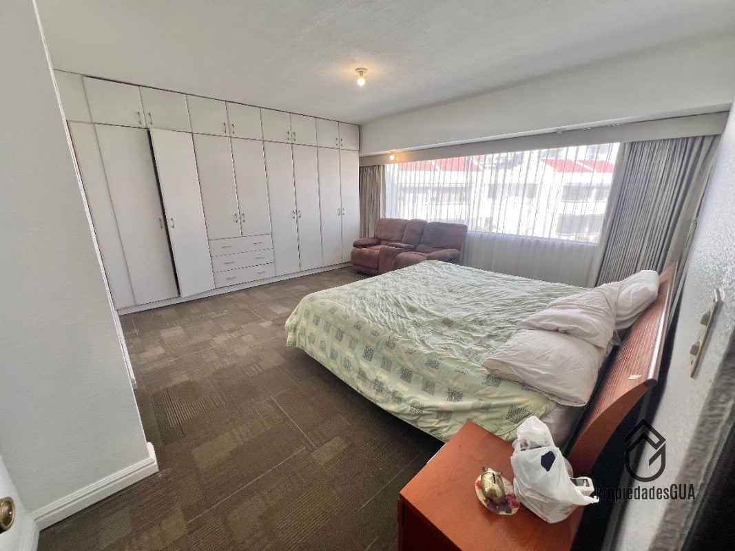 Apartamento amplio con balcones - 2