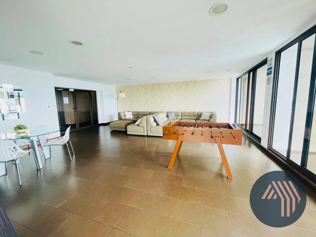 VENTA DE AMPLIO APARTAMENTO DE 2 NIVELES - VEINTI4, ZONA 10 - 10
