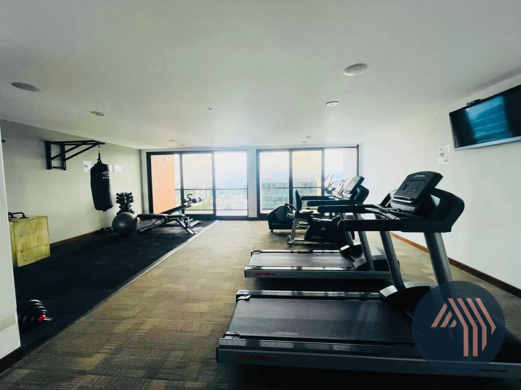 VENTA DE AMPLIO APARTAMENTO DE 2 NIVELES - VEINTI4, ZONA 10 - 12