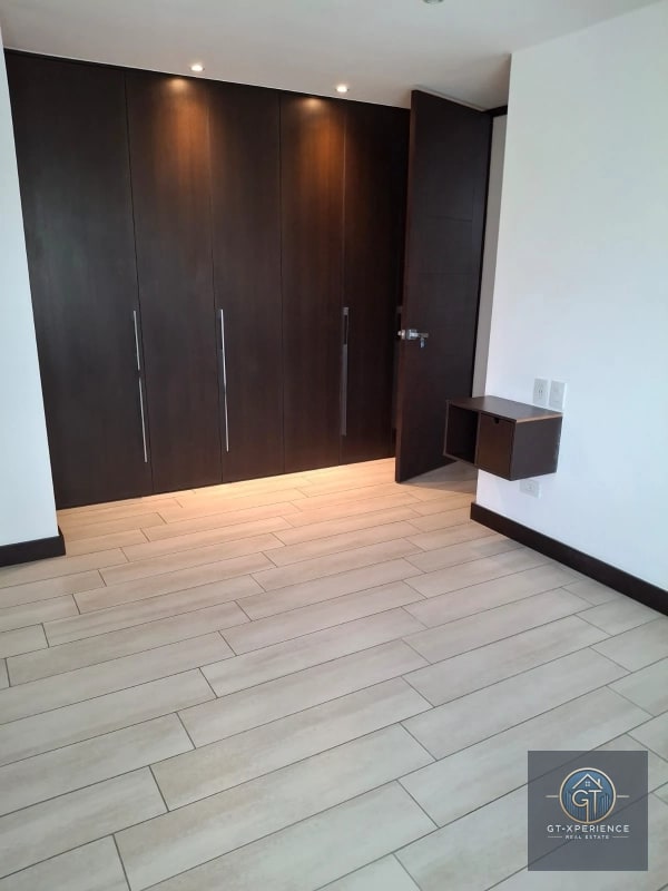 Lindo apartamento en renta en Edificio Liv, zona 15 - 12