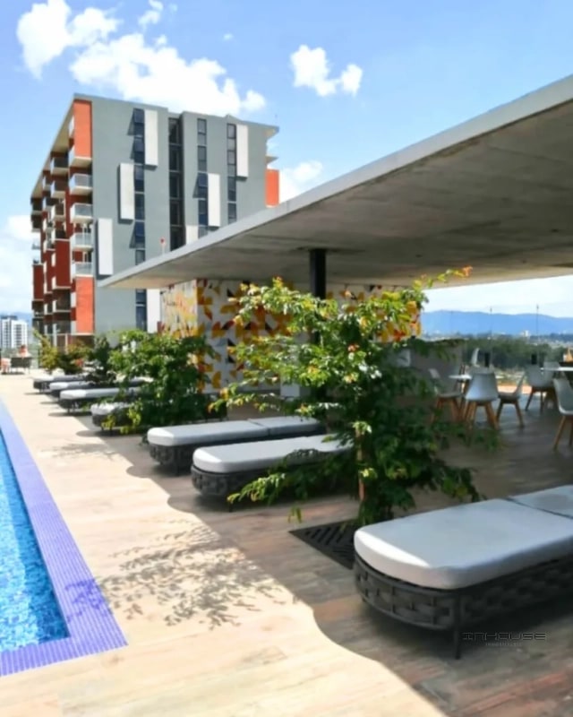 APARTAMENTO EN VENTA ZONA 11 EN PRIMER NIVEL CON JARDIN - 8