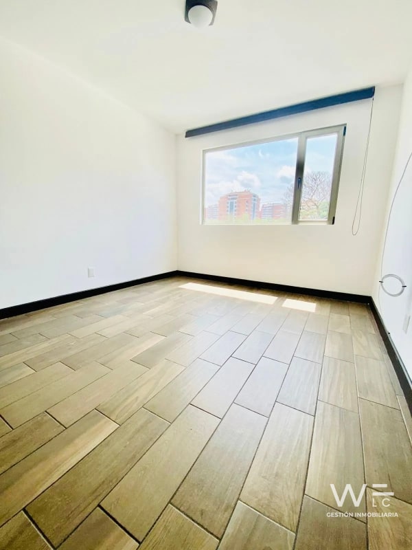 VENDO APARTAMENTO ZONA 10 - 8
