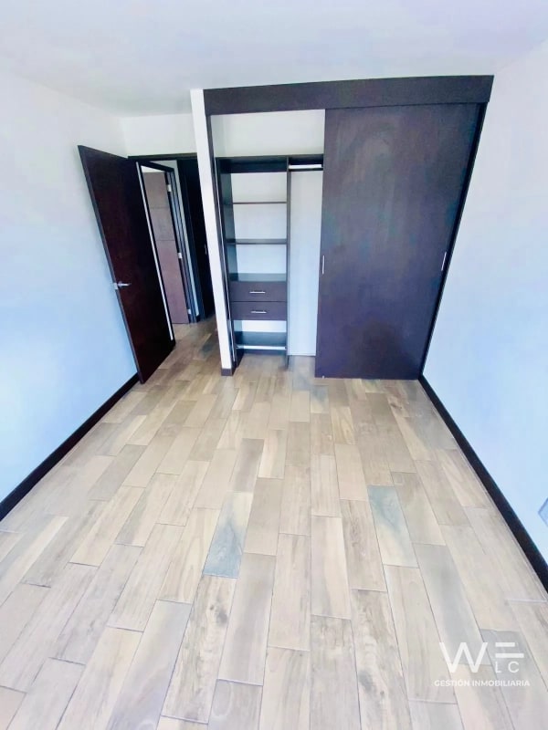 VENDO APARTAMENTO ZONA 10 - 7