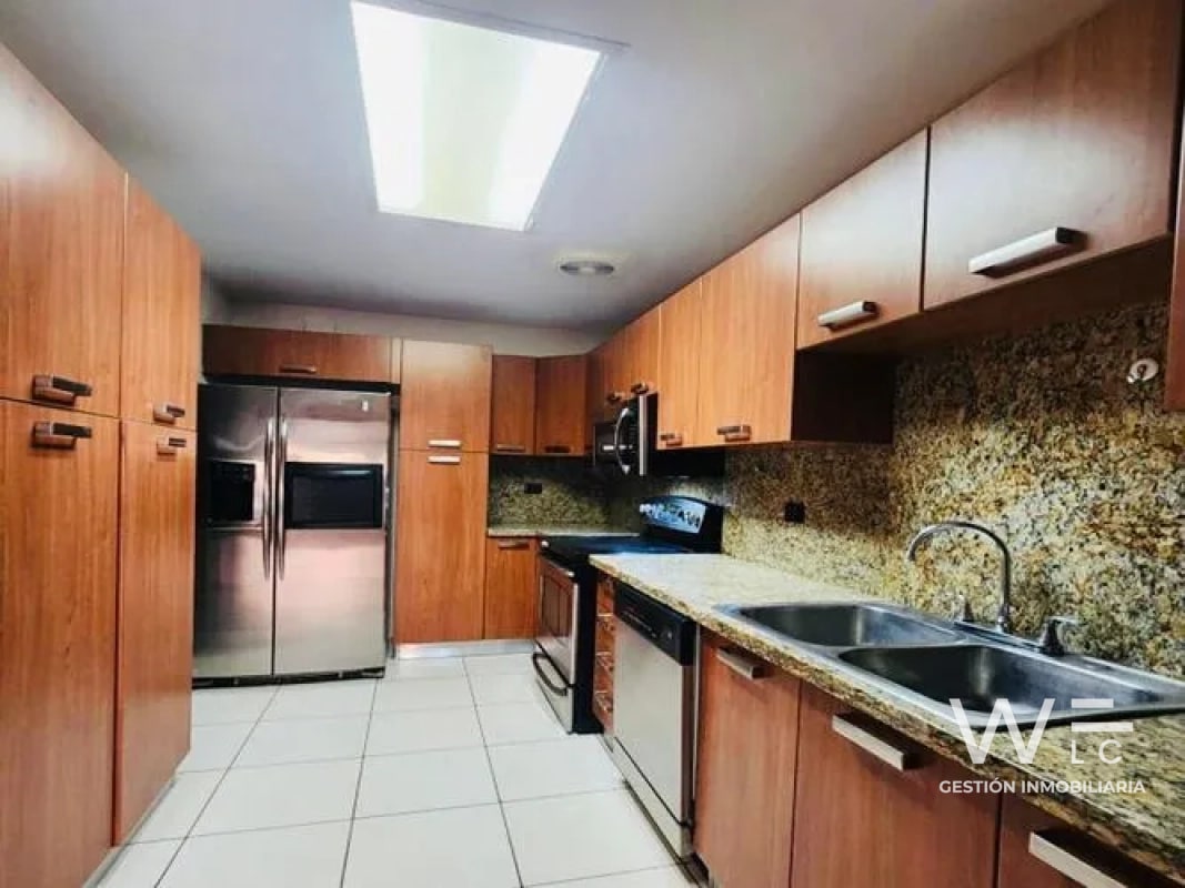 VENDO APARTAMENTO ZONA 14 - 12