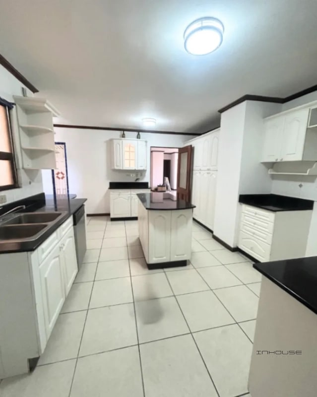 APARTAMENTO EN RENTA ZONA 10 EN NIVEL ALTO - 1