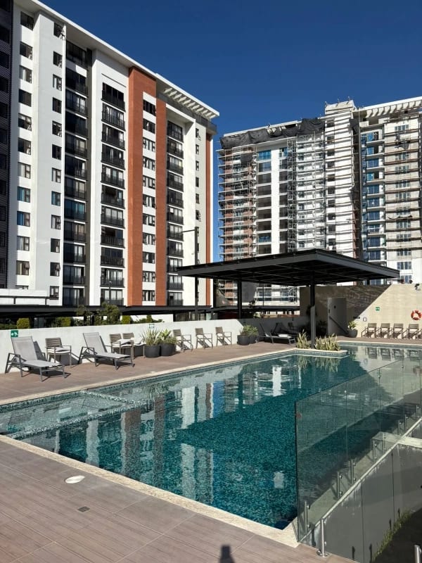 ALQUILER DE APARTAMENTO EN EDIFICIO 20/21, ZONA 16 — Apartamento en Alquiler en San Isidro 20/21, Zona 16, Guatemala, Ciudad — foto 2 de 12