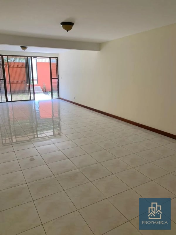 Apartamento con jardín en venta, Zona 10 - 1