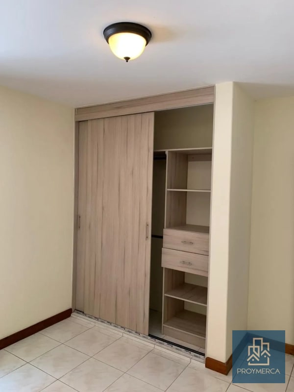 Apartamento con jardín en venta, Zona 10 - 8