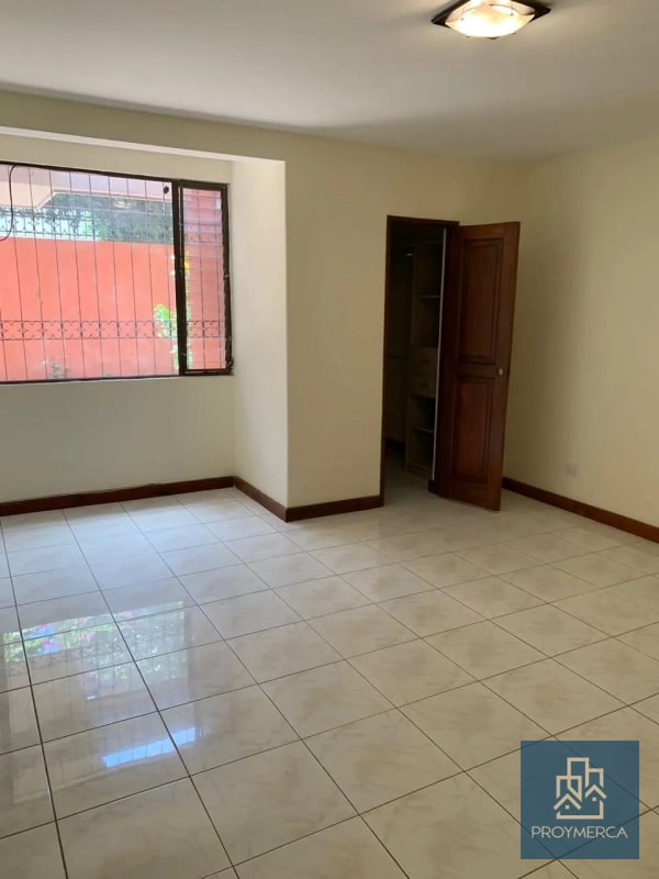 Apartamento con jardín en venta, Zona 10 - 4