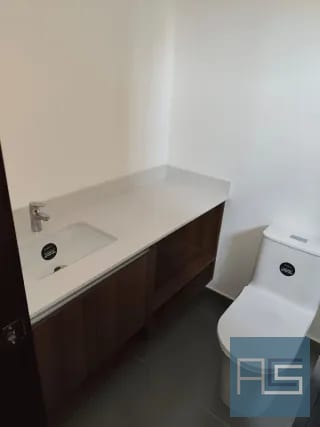*Moderno Apto para estrenar en Alquiler de 3 habitaciones con jardín y dorm de servicio en Vista Hermosa II, zona 15*  — Apartamento en Alquiler en Arles, Zona 15, Guatemala, Ciudad — miniatura 10 de 17