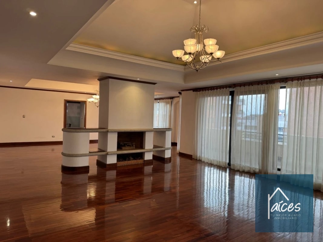 Apartamento PH en venta Zona 10 a una cuadra de La Estación (20) - 1