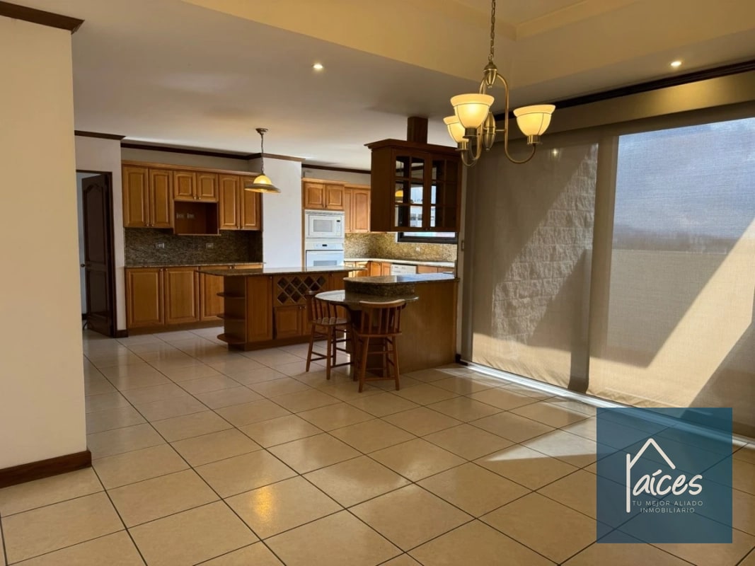 Apartamento PH en venta Zona 10 a una cuadra de La Estación (20) - 10