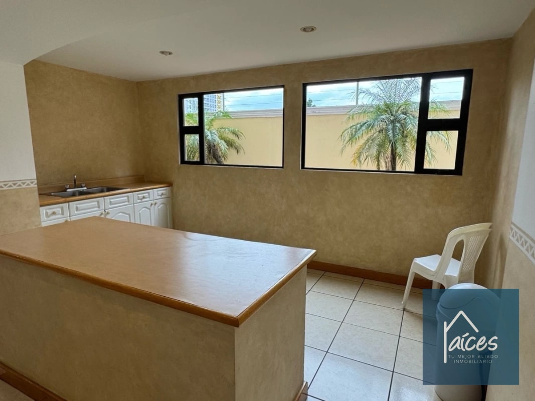 Apartamento PH en venta Zona 10 a una cuadra de La Estación (20) - 6