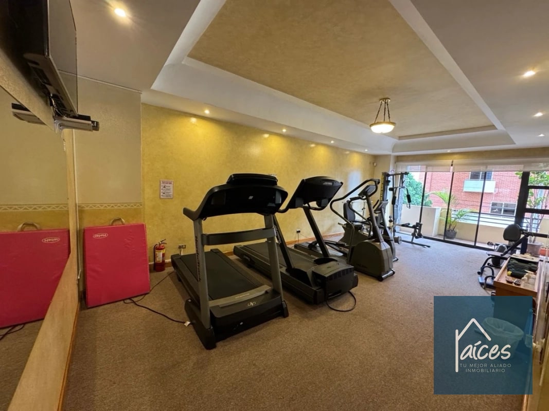Apartamento PH en venta Zona 10 a una cuadra de La Estación (20) - 3