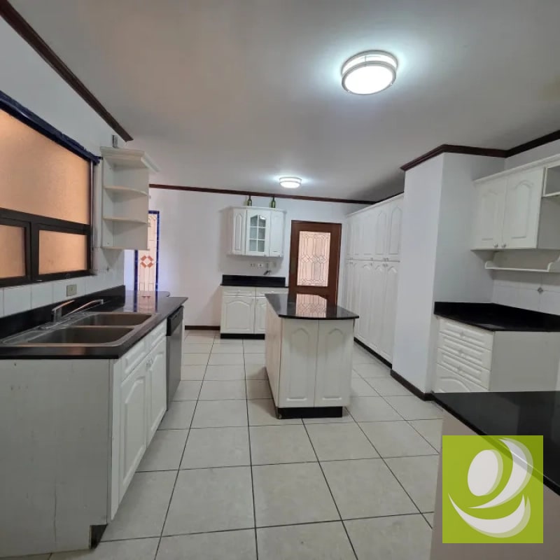 APARTAMENTO EN RENTA O VENTA EN CASTELLAR ZONA 10 - 8