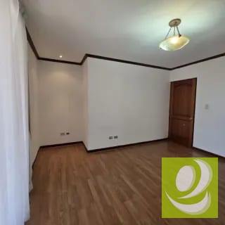 APARTAMENTO EN RENTA O VENTA EN CASTELLAR ZONA 10 — Apartamento en Venta en Zona 10, Guatemala, Ciudad — miniatura 4 de 11