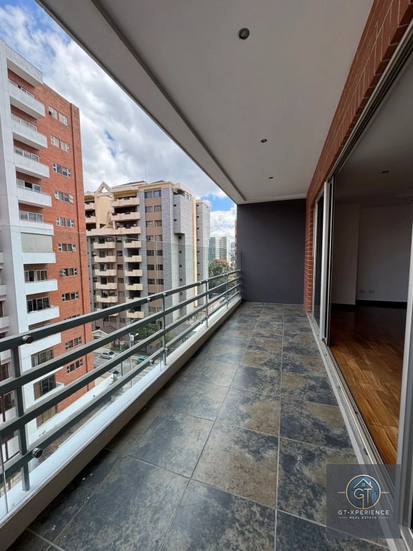 Lindo y amplio apartamento en edificio Aria, zona 10 - 6