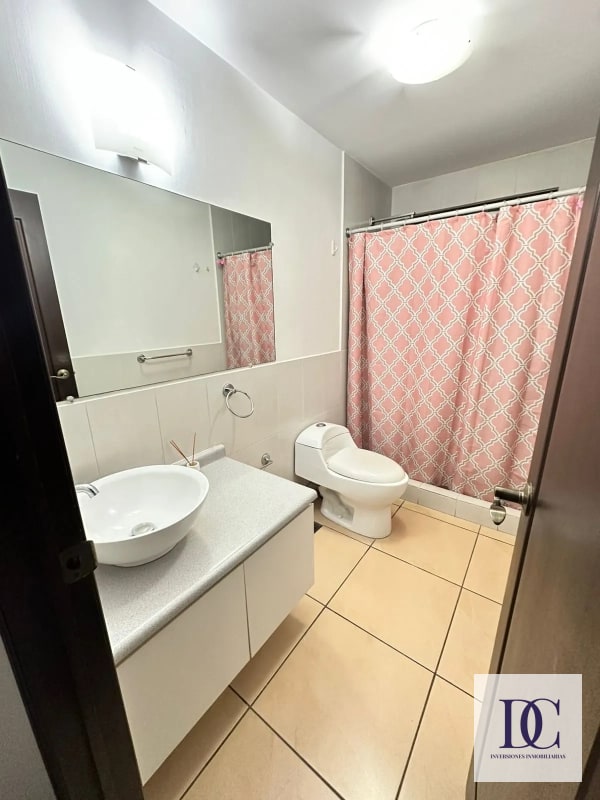 📍 APARTAMENTO EN RENTA AMUEBLADO – EDIFICIO MADELEINE | ZONA 10 - 4