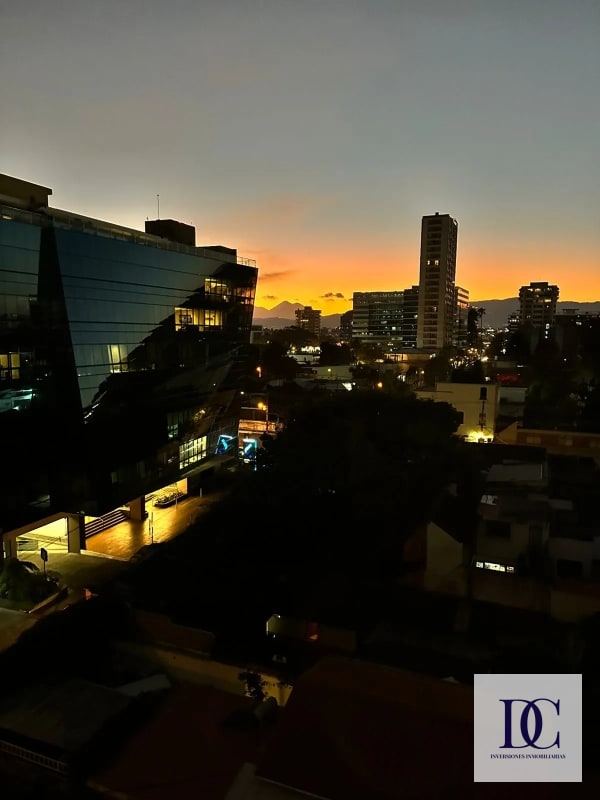 📍 APARTAMENTO EN RENTA AMUEBLADO – EDIFICIO MADELEINE | ZONA 10 - 2