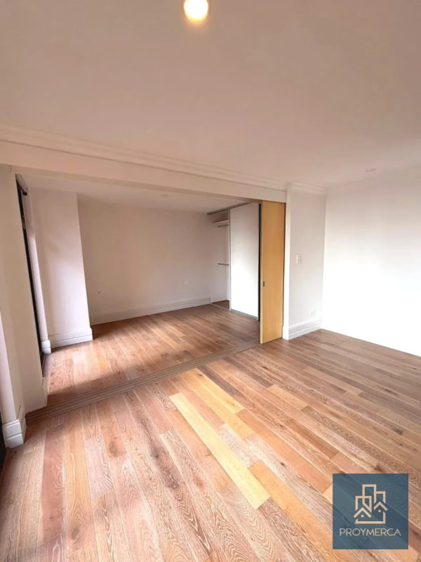 Apartamento con excelente ubicación en alquiler, Edificio Céntrico, Zona 5 - 10