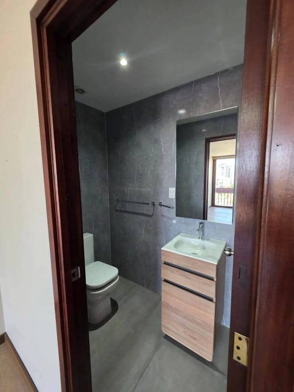 Amplio apartamento en venta zona 10 — Apartamento en Venta en Zona 10, Guatemala, Ciudad — foto 3 de 9