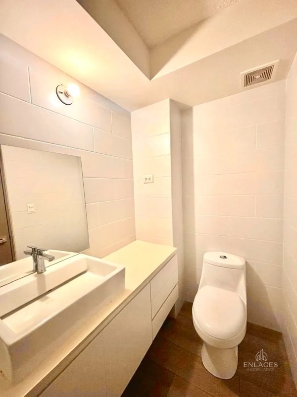 Zona 11 • Apartamento en Venta • Edificio Aralia - 14
