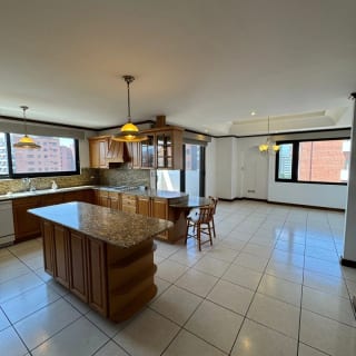 Apartamento en venta | 4 hab | 4 parqueos | Torre Castelar zona 10 — Apartamento en Venta en Torre Castelar, Zona 10, Guatemala, Ciudad — miniatura 9 de 13