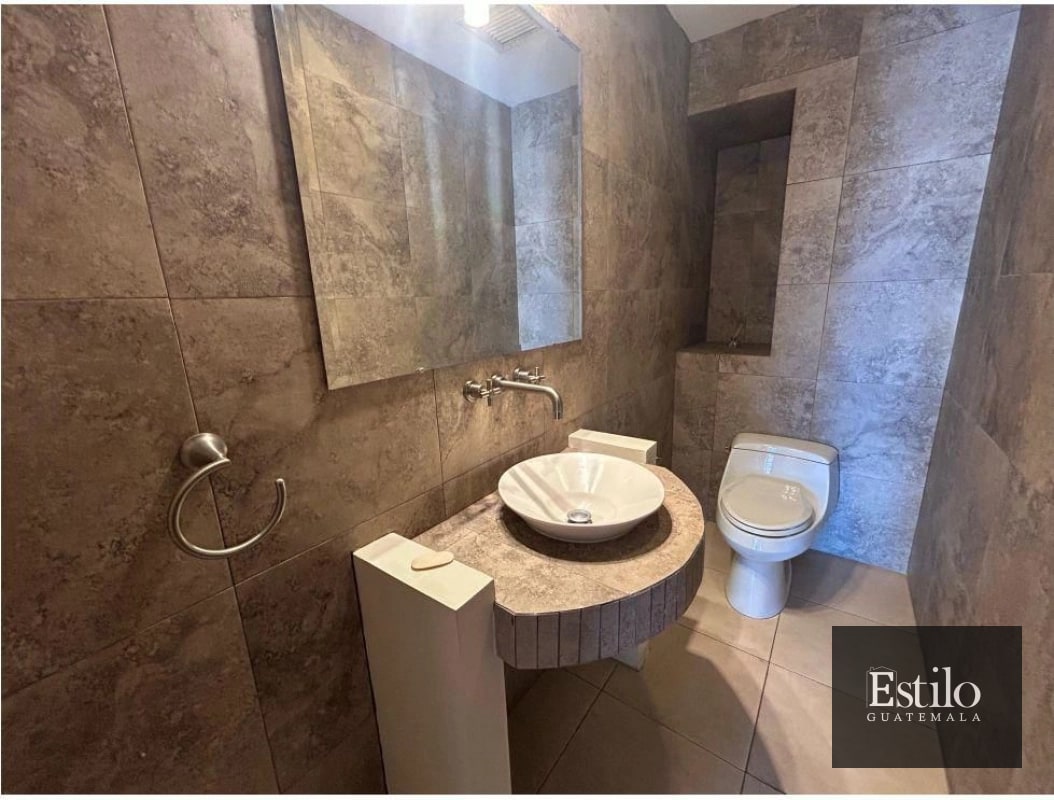 APARTAMENTO EN RENTA ZONA 14 - 4