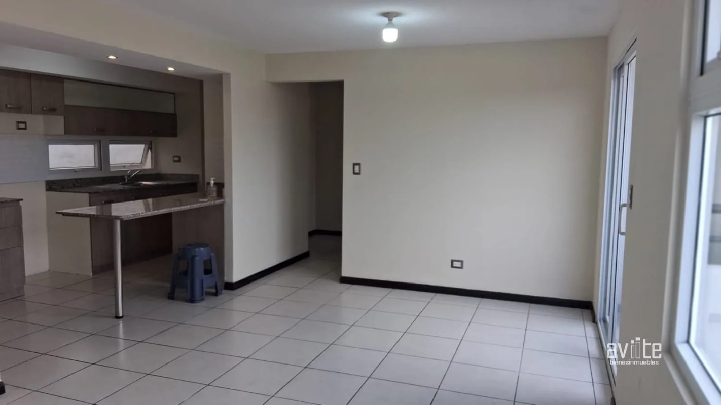 Condado Naranjo, aparamento nivel medio con balcón Q1,400,000 - 1