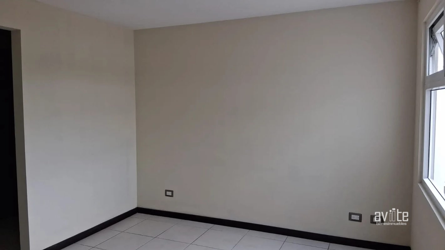 Condado Naranjo, aparamento nivel medio con balcón Q1,400,000 - 12