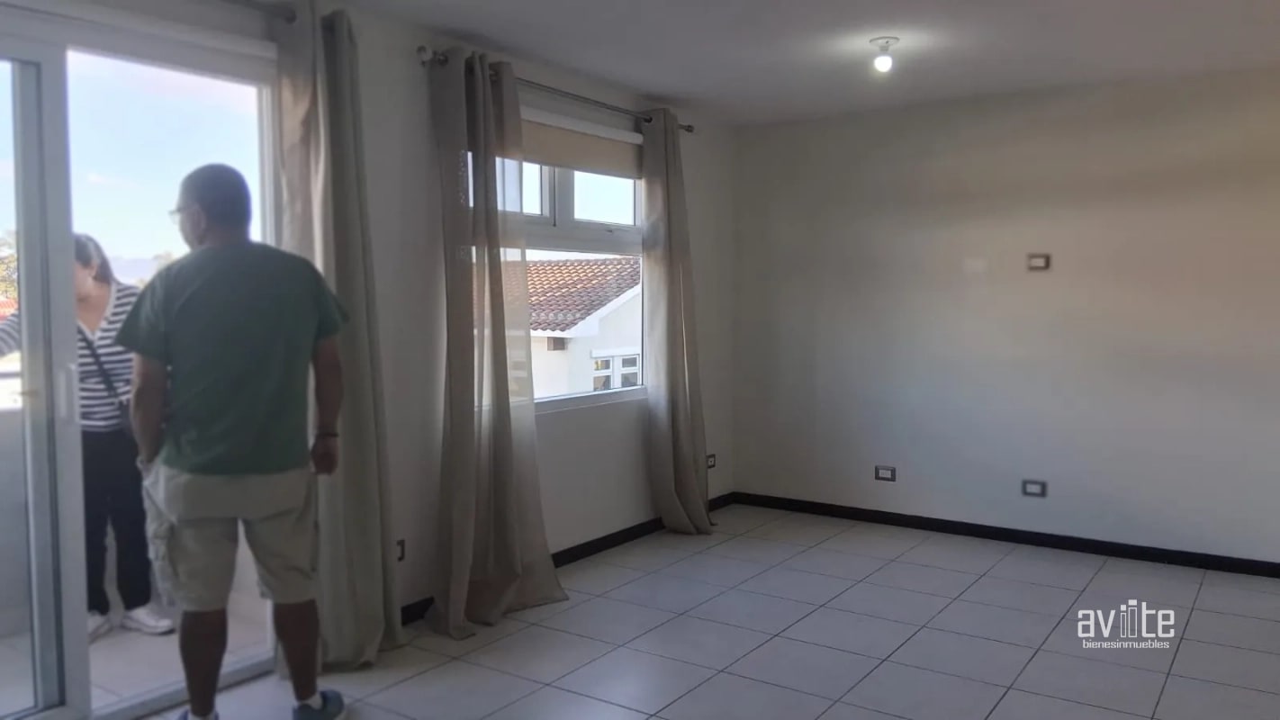 Condado Naranjo, aparamento nivel medio con balcón Q1,400,000 - 6