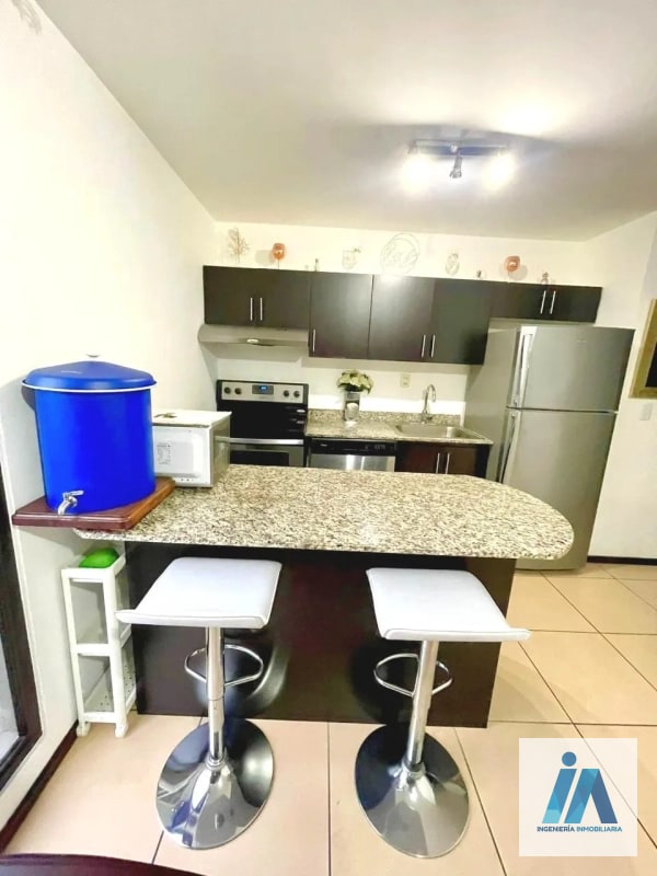 APARTAMENTO AMUEBLADO EN ALQUILER📍 Edificio Madeleine, Zona 10 Disfruta de la comodidad de vivir en Zona 10 - 8
